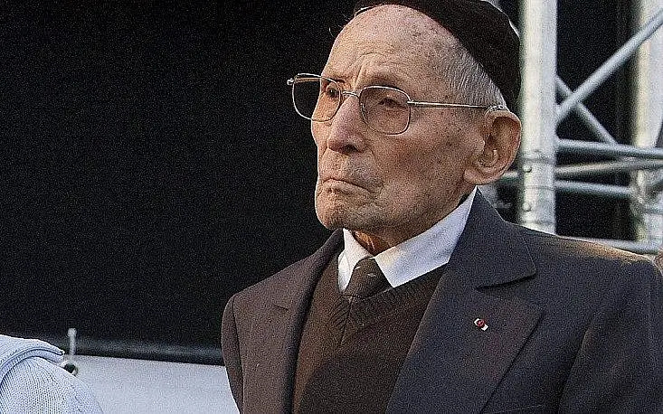 Ww2 Vet Who Saved 350 Jewish Children During Holocaust Dies Aged 108